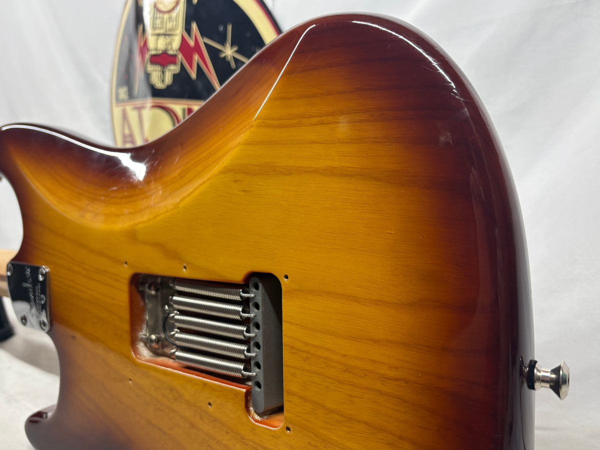 Fender American Deluxe Stratocaster with Maple Fretboard 2004 - 2010 - 3-Color Sunburst