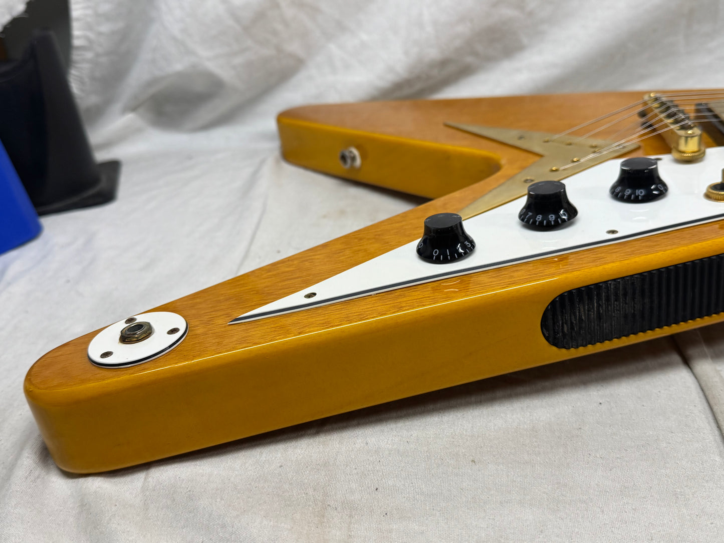 Epiphone EGV2KOGH1 '58 1958 Korina Flying V Guitar with Case 2009