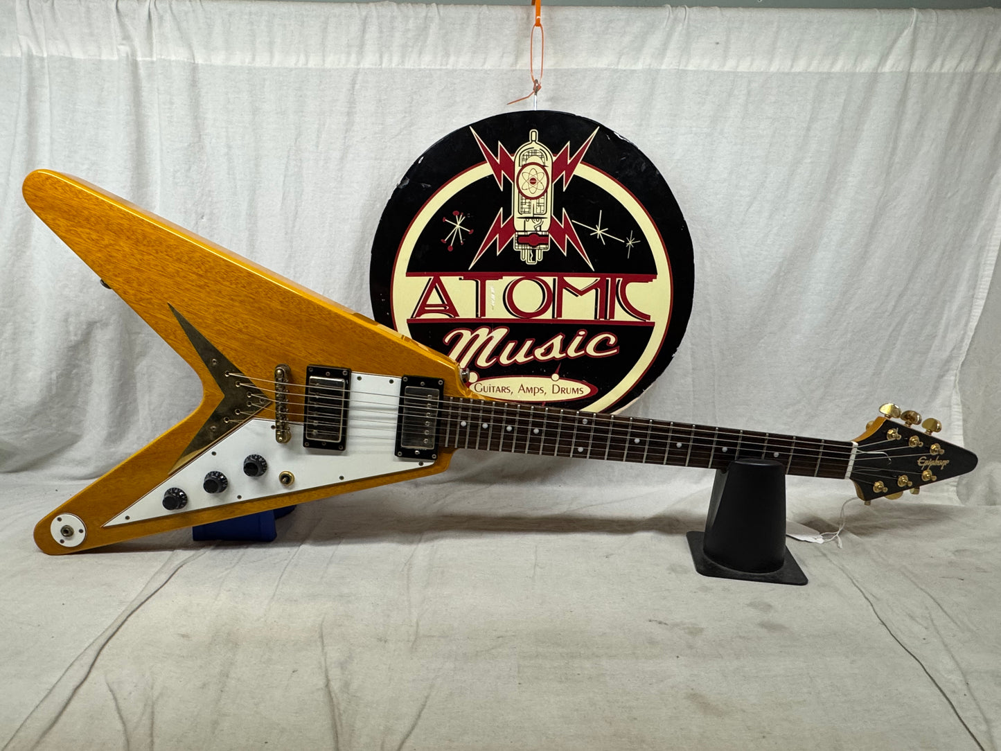 Epiphone EGV2KOGH1 '58 1958 Korina Flying V Guitar with Case 2009