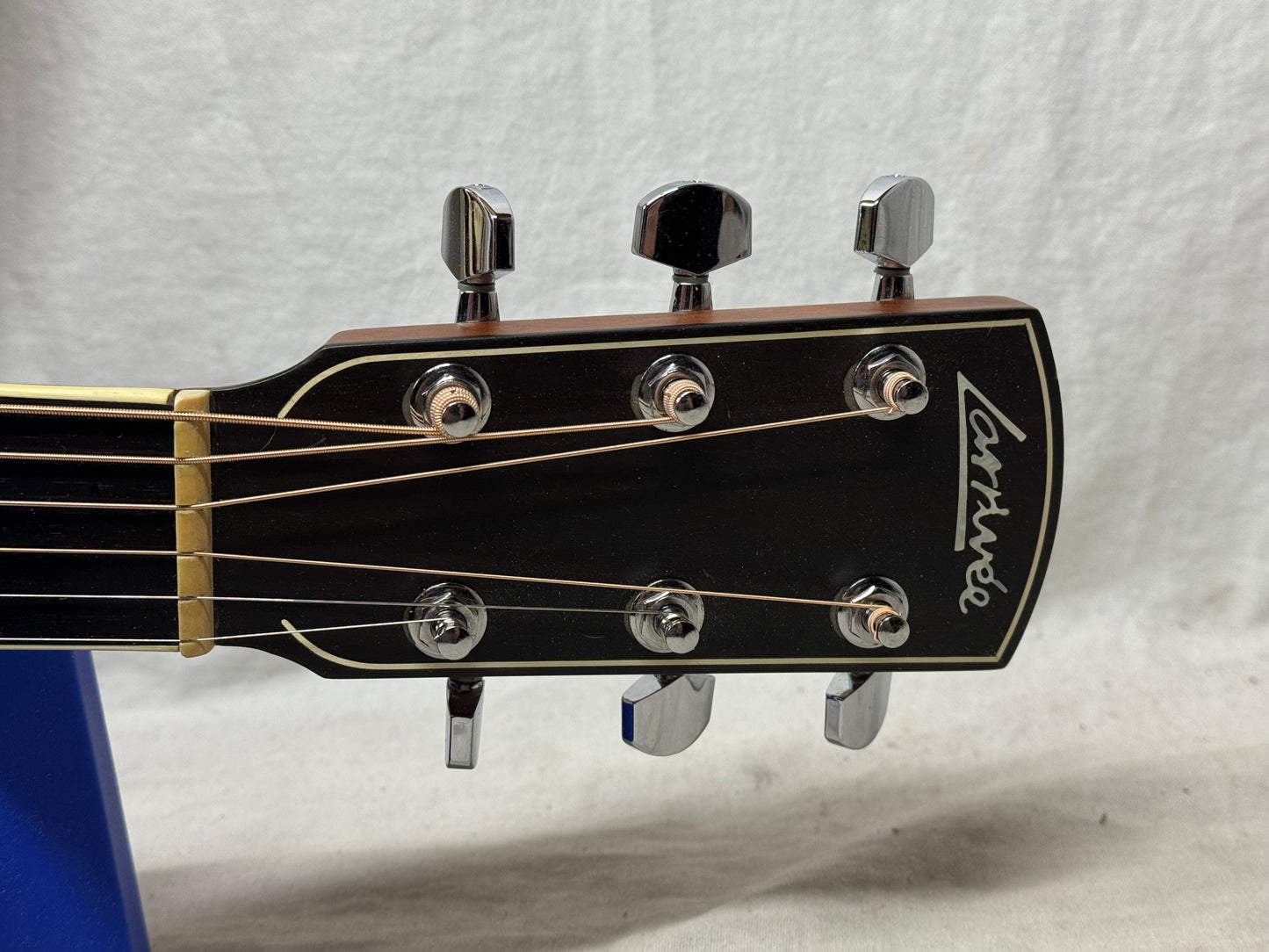 Larrivee 05 Select Series OMV-05 omv05 Single Cutaway Acoustic Guitar with Case -- *Split in Top / Cracks*