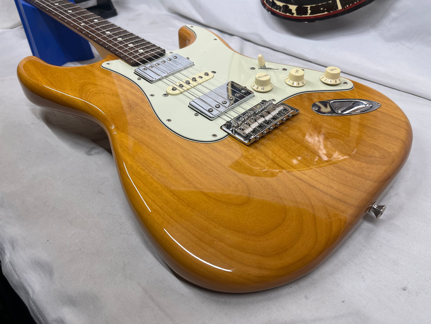 Fender 2024 Collection, Made in Japan Hybrid II Stratocaster Strat HSH with Gig Bag - Vintage Natural