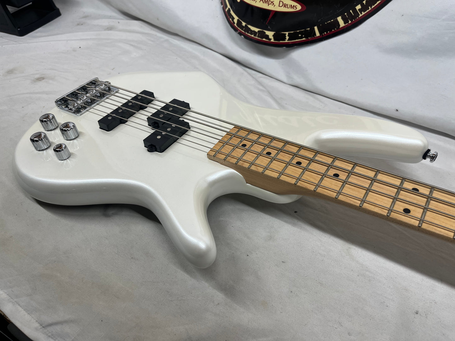 Ibanez Soundgear Gio GSR200M 4-String Electric Bass