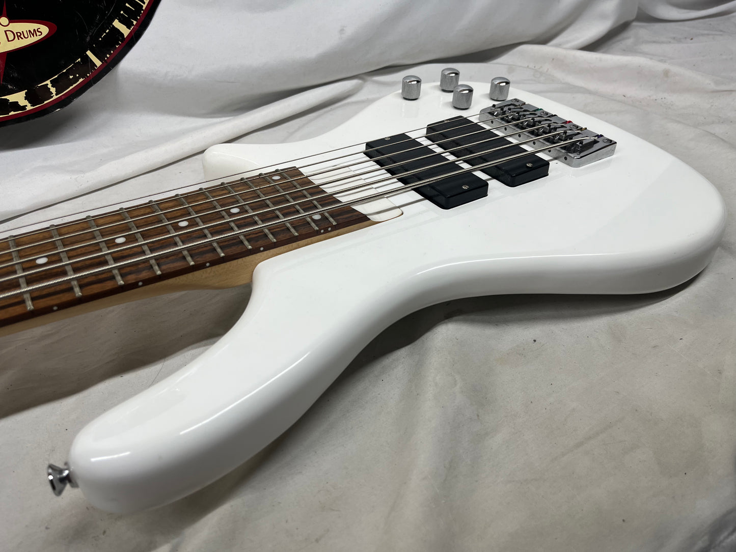 Douglas 6-String Doublecut HH Electric bass