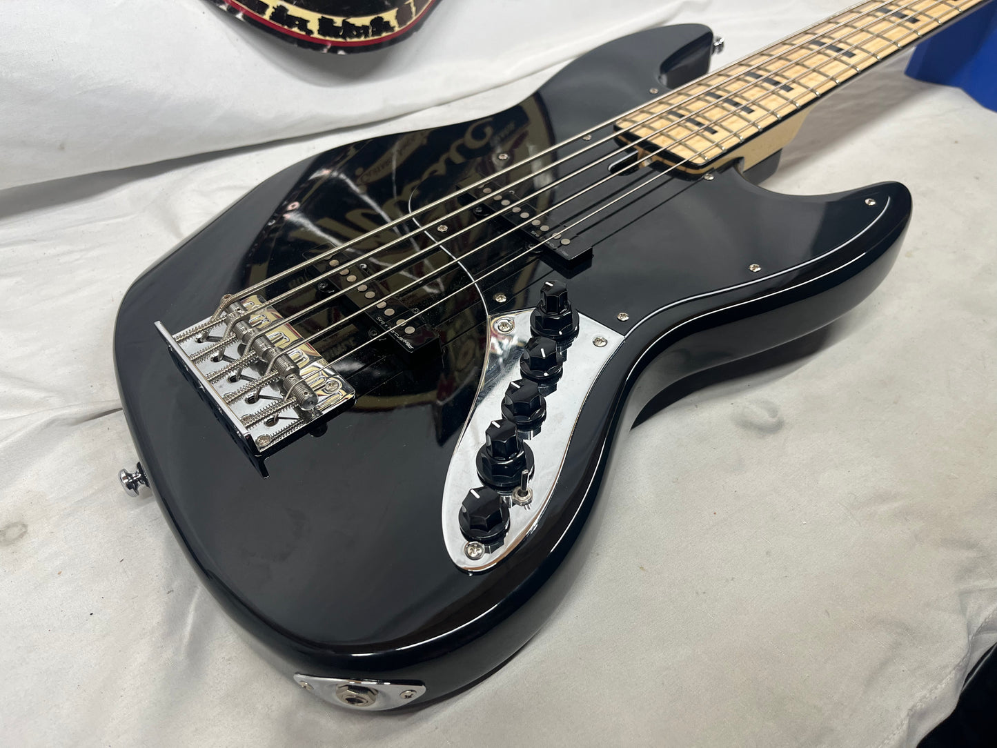 Sire Marcus Miller V7 5-String Doublecut Electric Bass