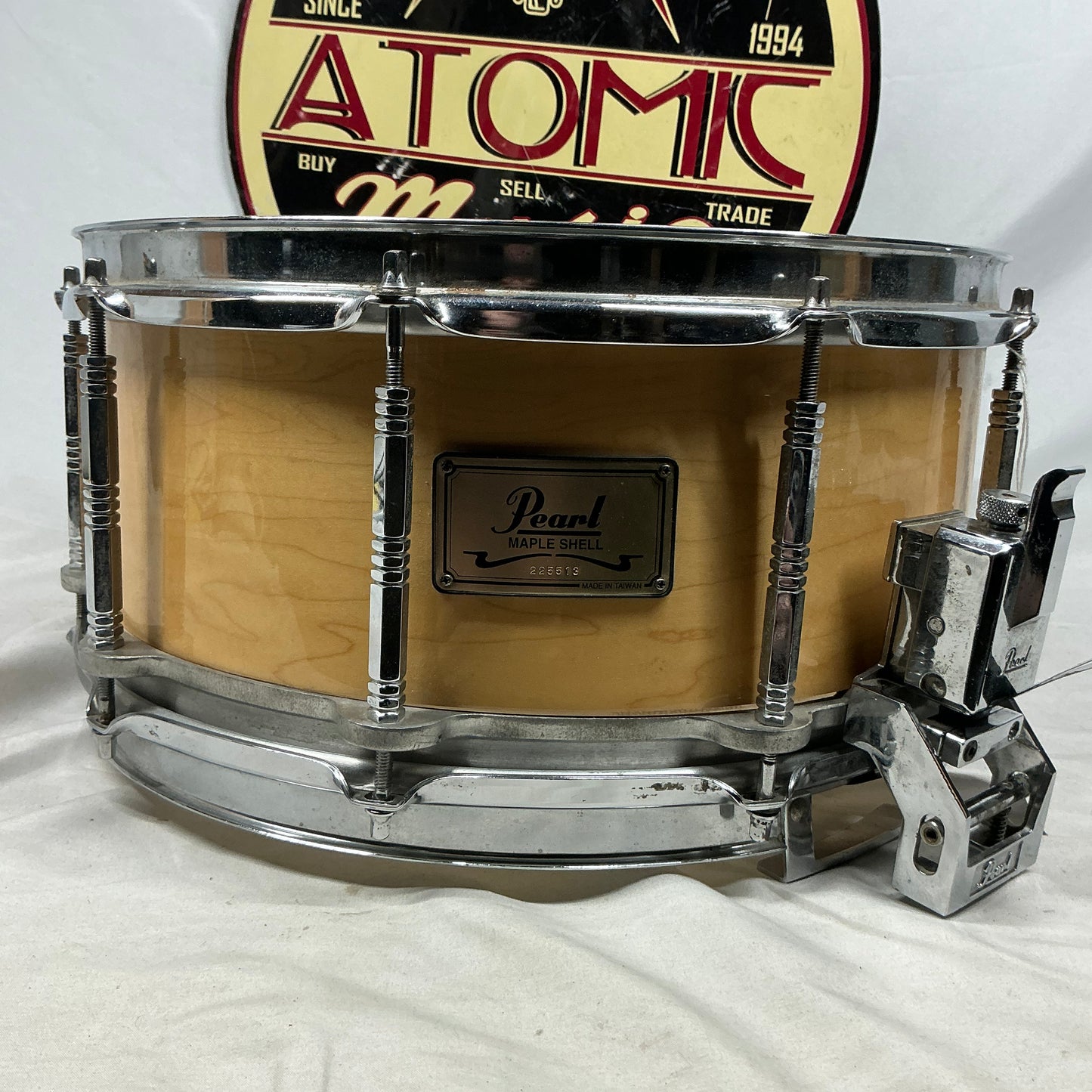 Pearl Free Floating 14x5.5 (shell) / 14x6.5 (actual depth) Maple Shell Snare Drum