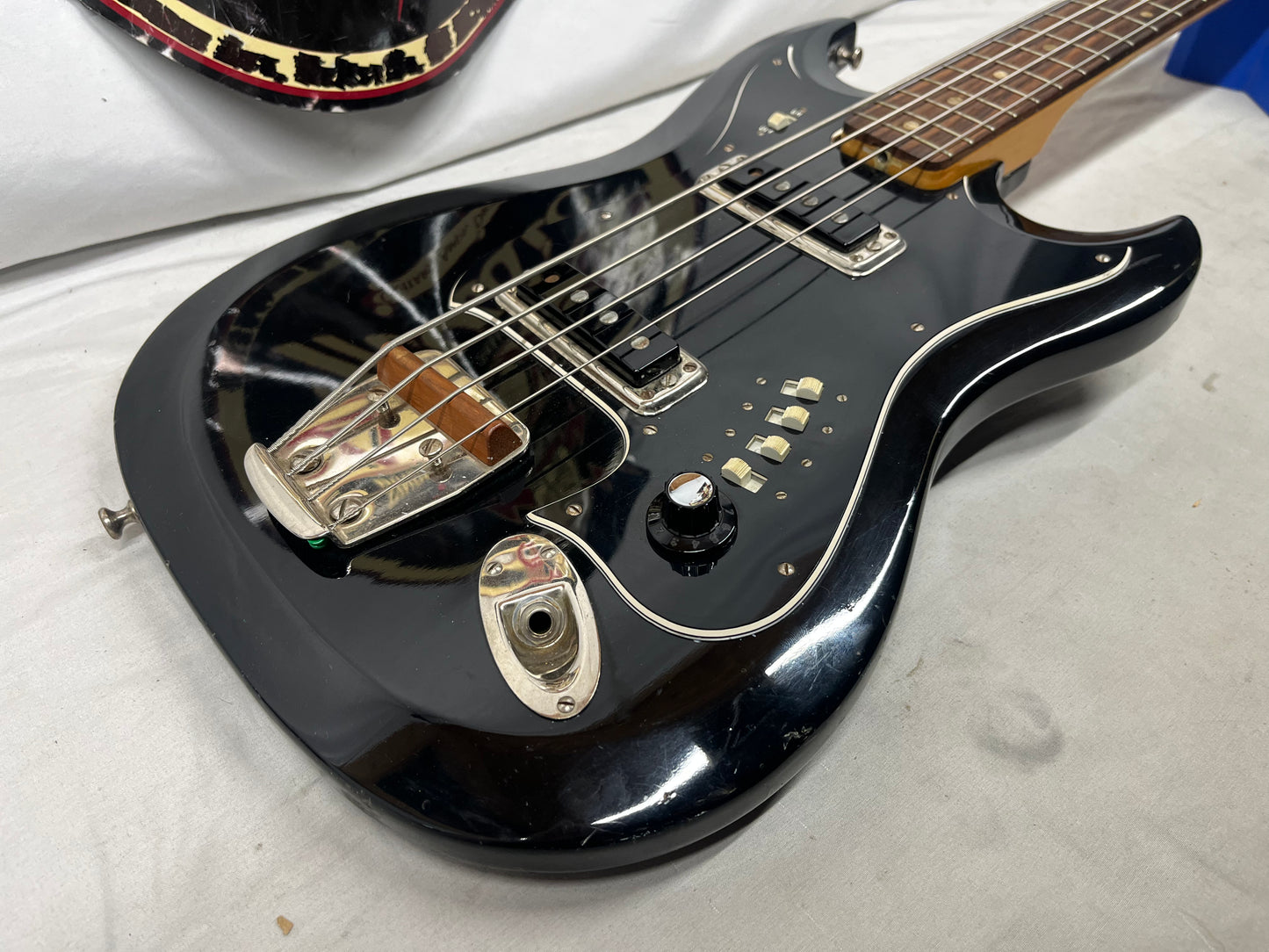 Hagstrom H-II-B Doublecut 4-String Electric Bass 1967 with Hard Case