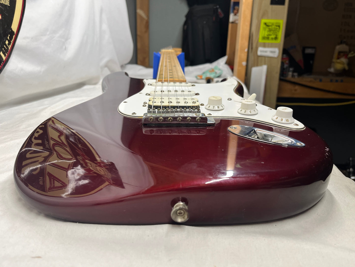 Fender Standard Stratocaster Strat HSS MIM - Made in Mexico - Midnight Wine