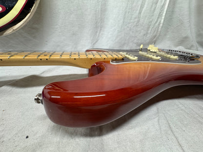 Fender American Stratocaster Guitar with Gator Case 2016 - Sienna Sunburst / Maple neck