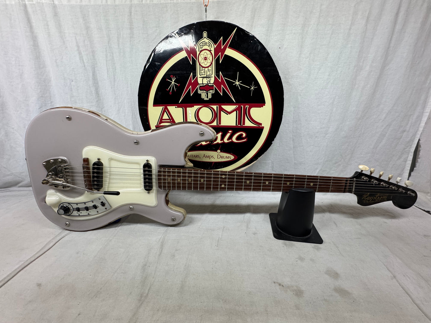 Hagstrom Model 1 One 1 Guitar with Chipboard Case Vintage