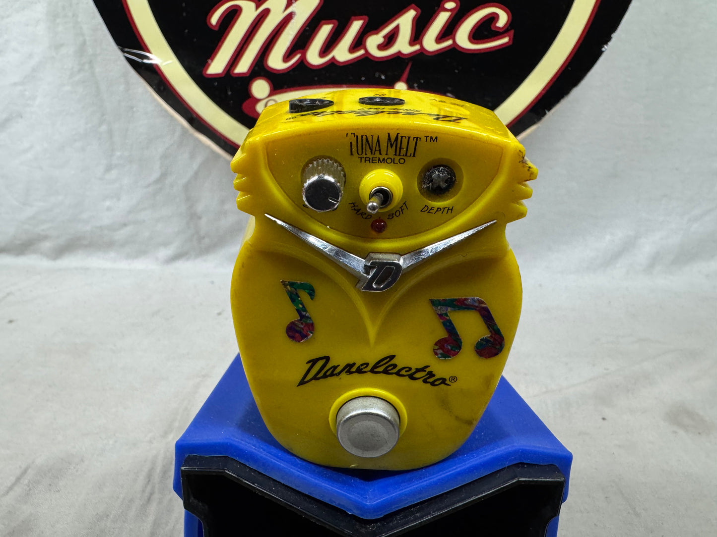 Danelectro DJ-05 dj05 Tuna Melt Tremolo Pedal - broken pot stem/missing knob