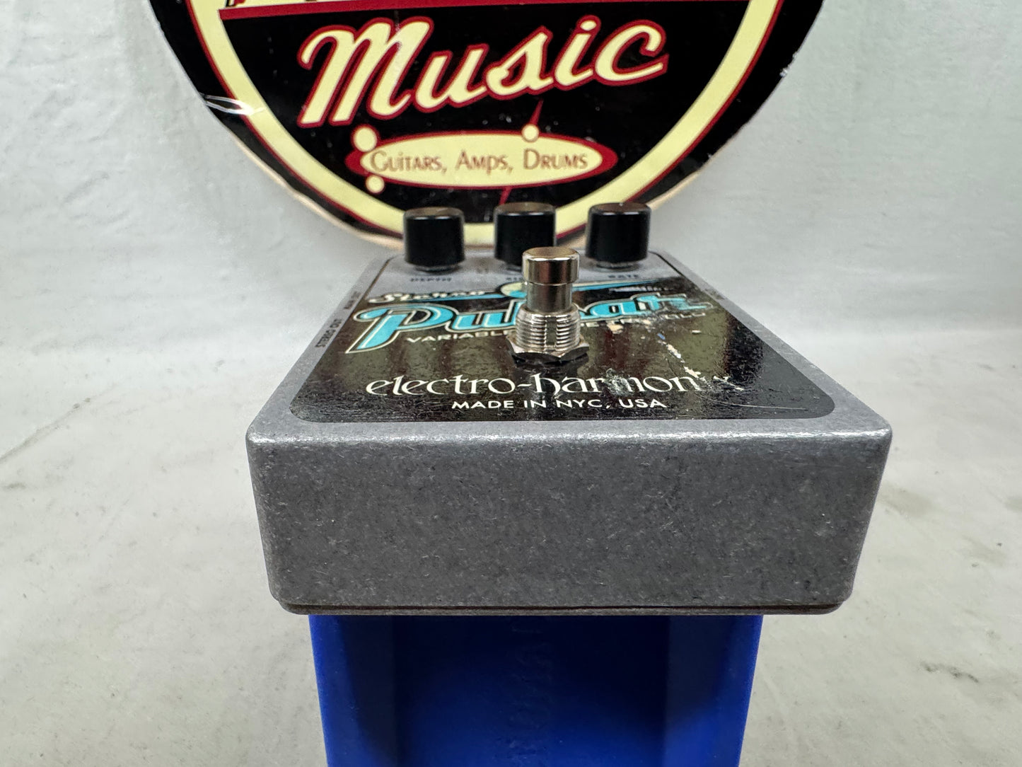 Electro-Harmonix Stereo Pulsar Variable Shape Tremolo Pedal