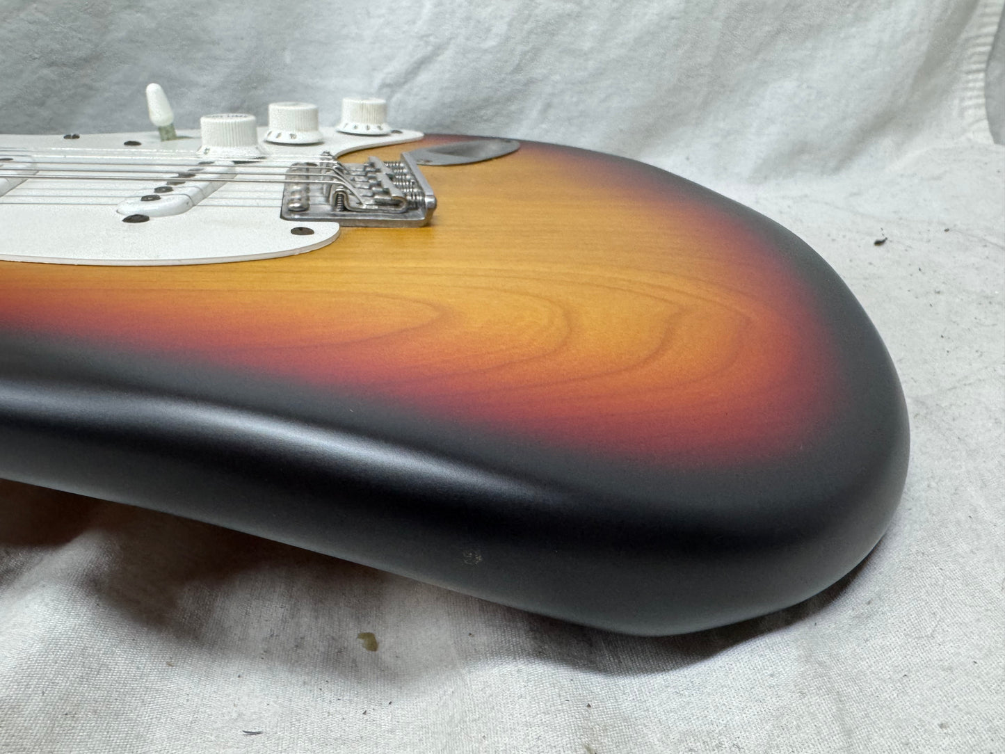 22 Black Guitars S-style Guitar - 3-Color Sunburst
