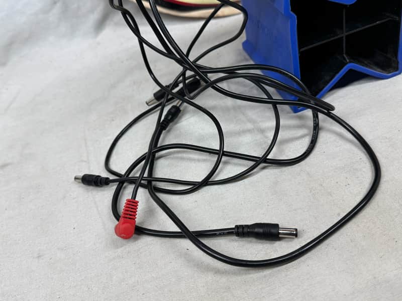 Voodoo Lab Pedal Power 4x4 Pedal Power Supply with Cables - Image 3