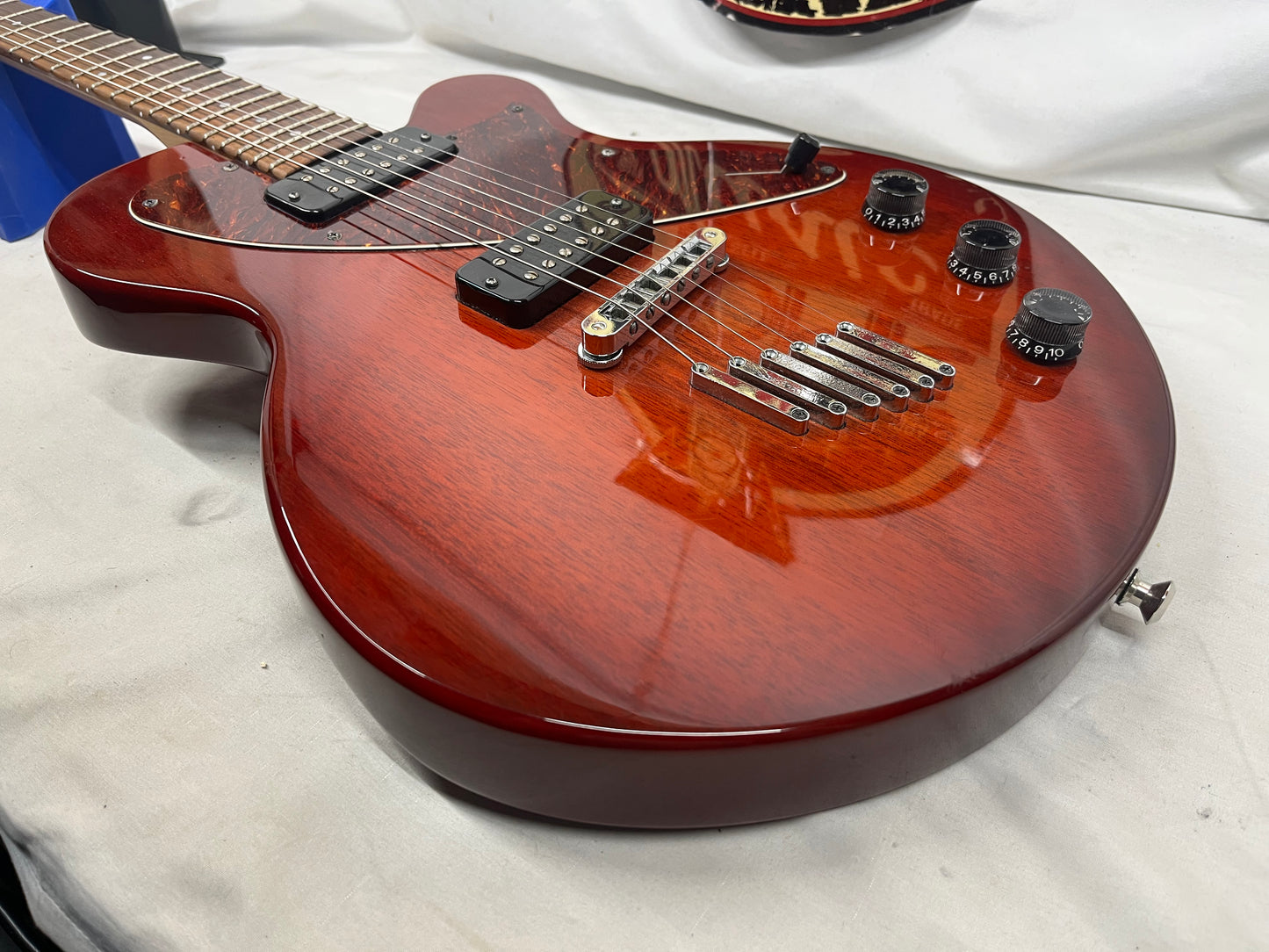 Yamaha AES800 Singlecut Electric Guitar