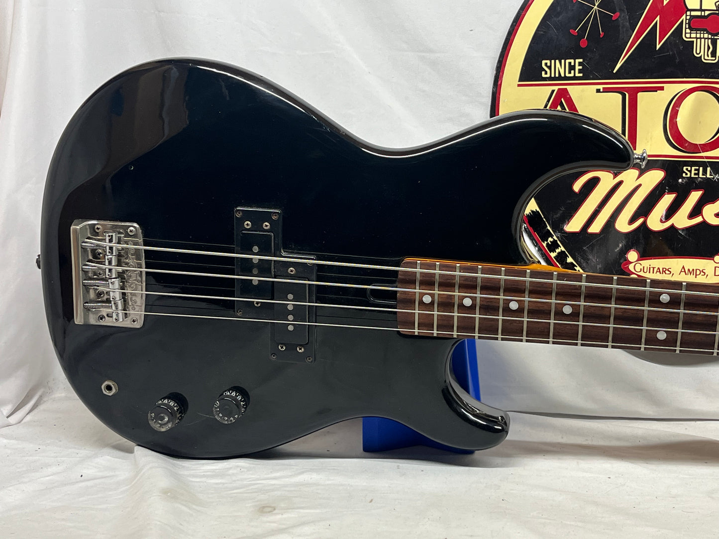 Yamaha Broad Bass VI 4-String Doublecut Electric Bass