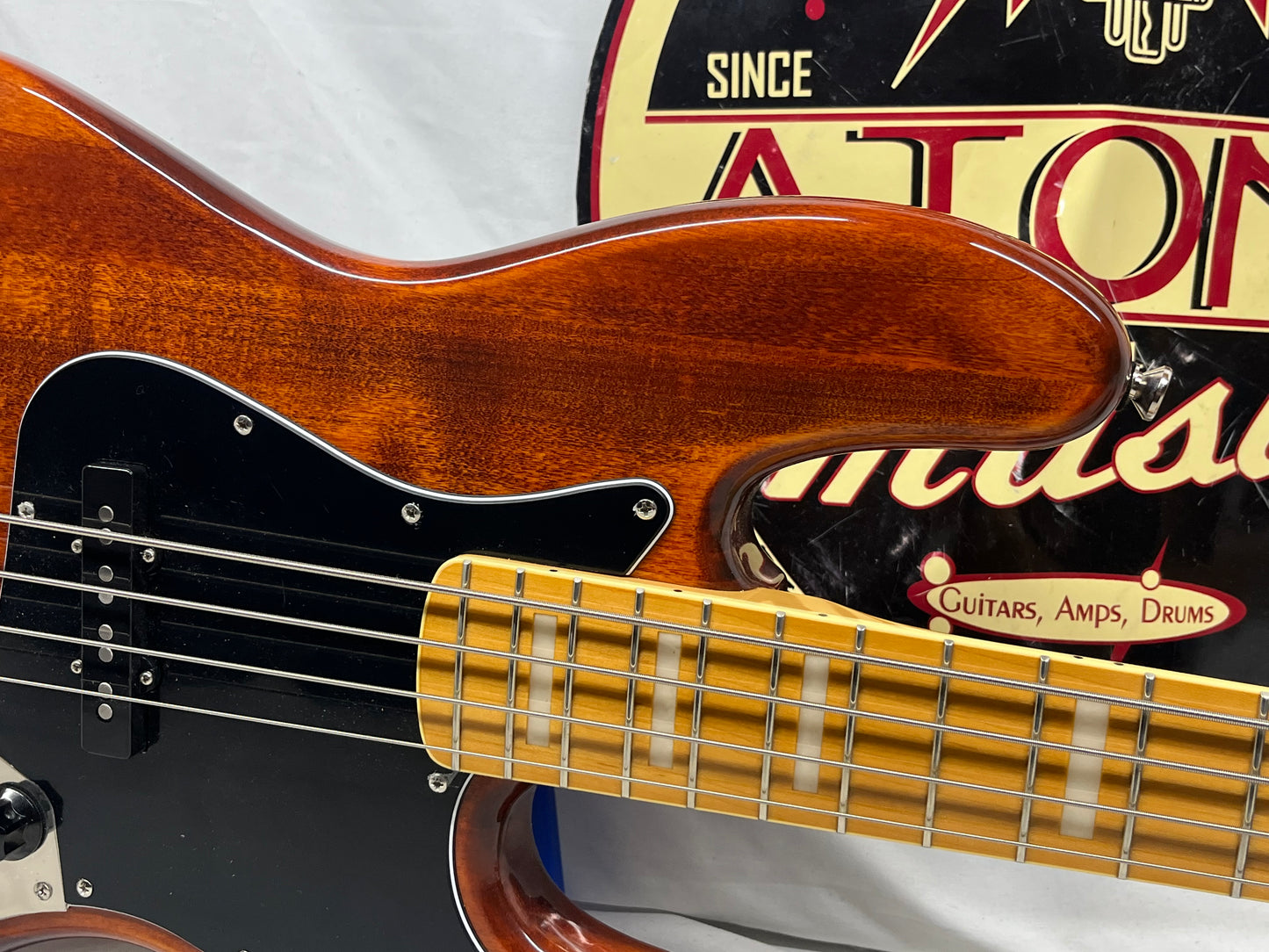 Squier Classic Vibe Active '70s 4-String Electric Jazz Bass - Mocha