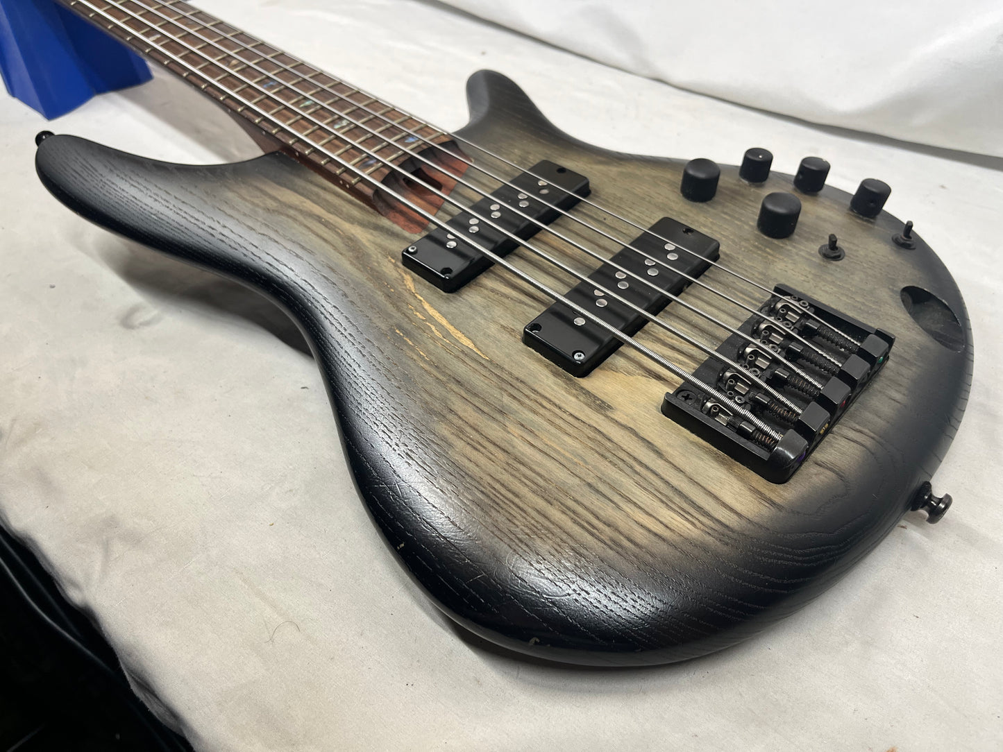 Ibanez Soundgear SR605E 5-String Electric Bass