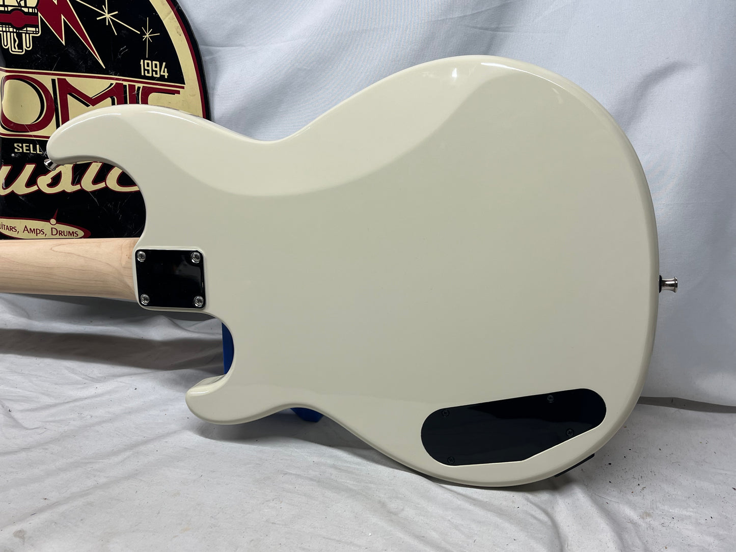 Yamaha Broad Bass Doublecut 4-String Electric Bass