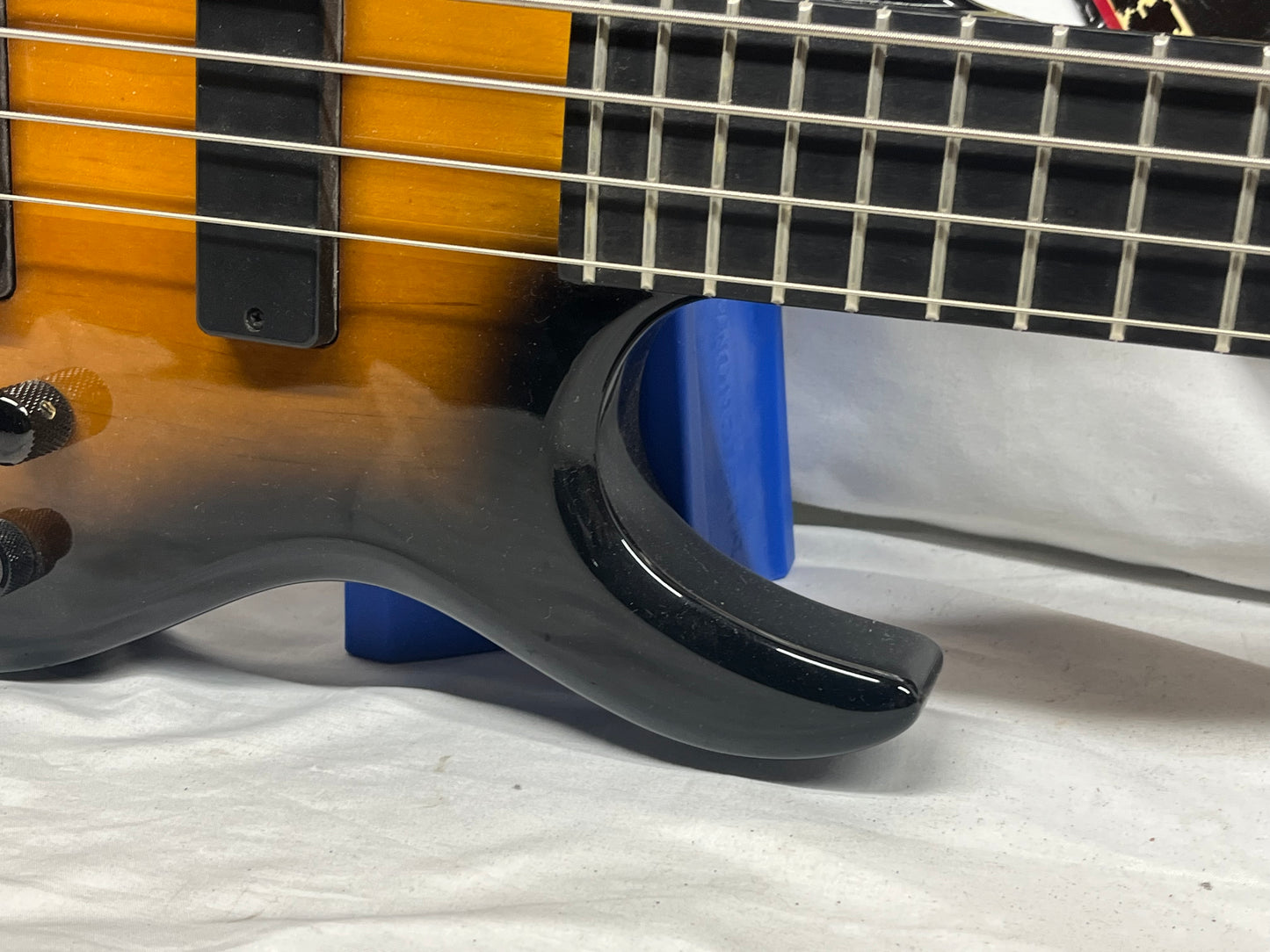 Carvin LB70 4-String Doublecut Electric Bass