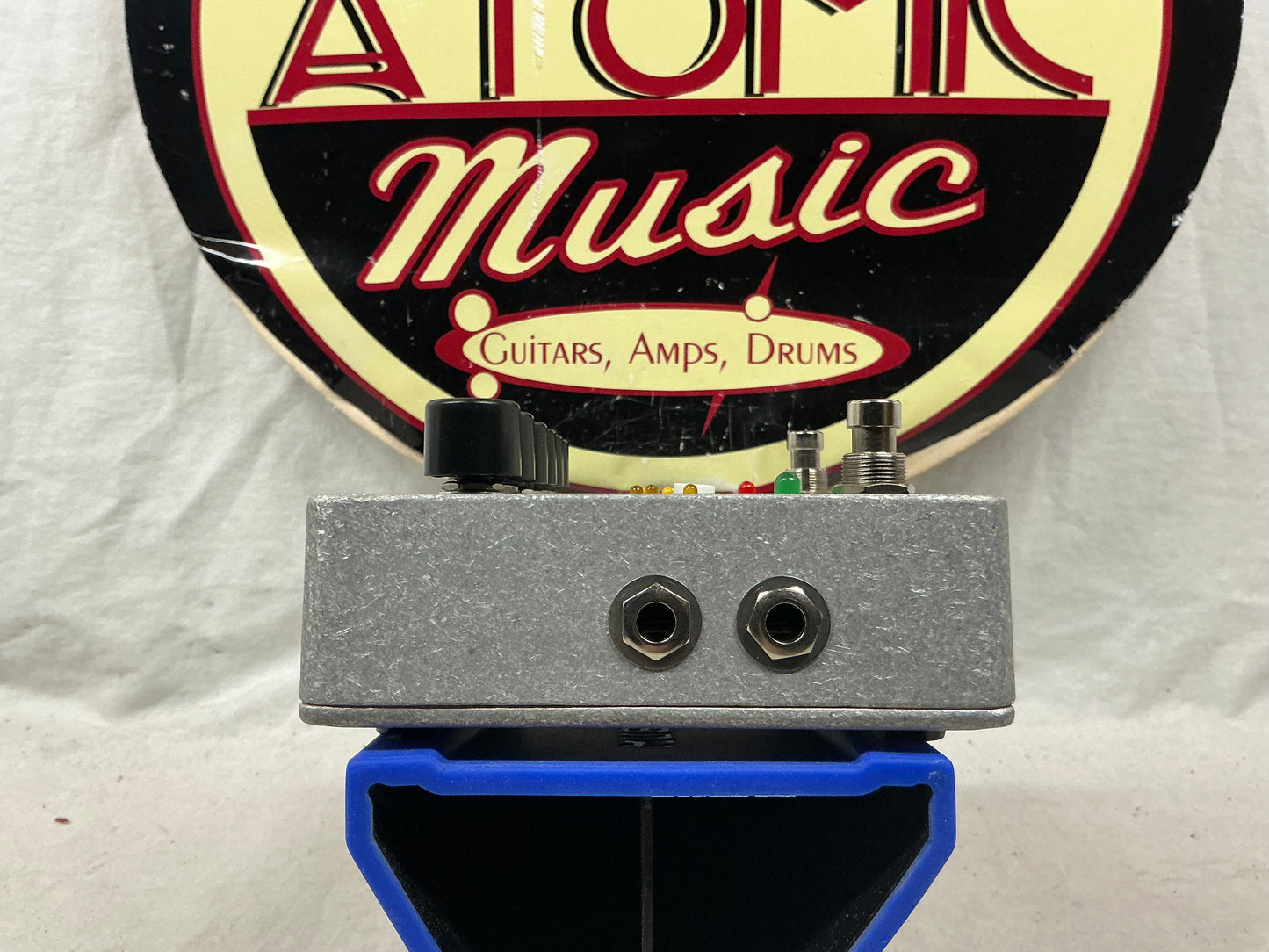 Electro-Harmonix Deluxe Memory Boy Analog Delay Pedal with Box