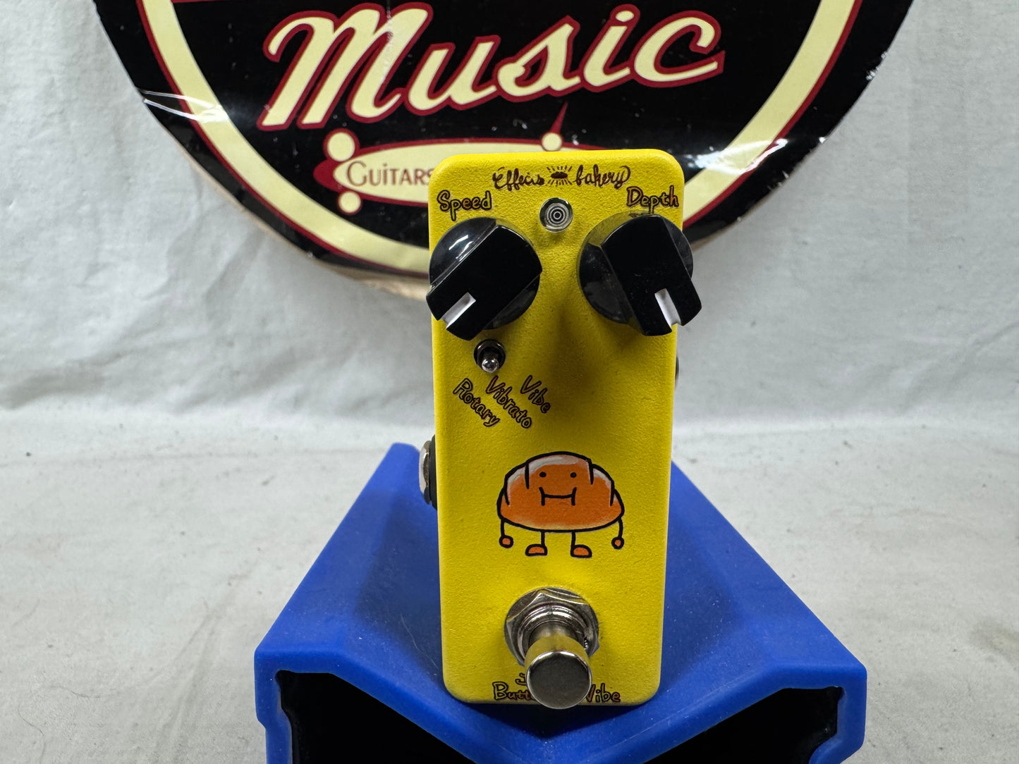 Effects Bakery Japanese Buttery Roll Vibe Vibrato Rotary Pedal