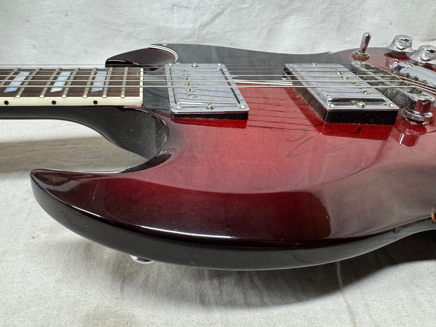 Gibson SG High Performance 2017 - Cherry Burst - signed by numerous shredders!