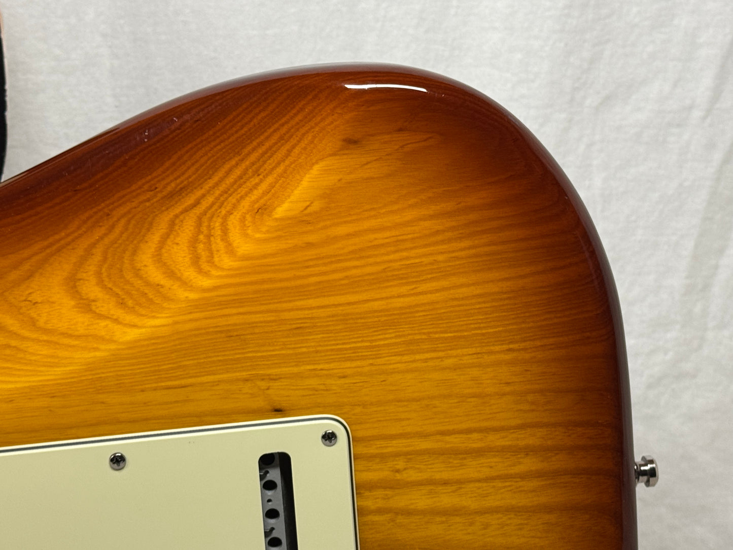Fender American Deluxe Ash Stratocaster Guitar with Case 2005 - Tobacco Sunburst / Maple neck