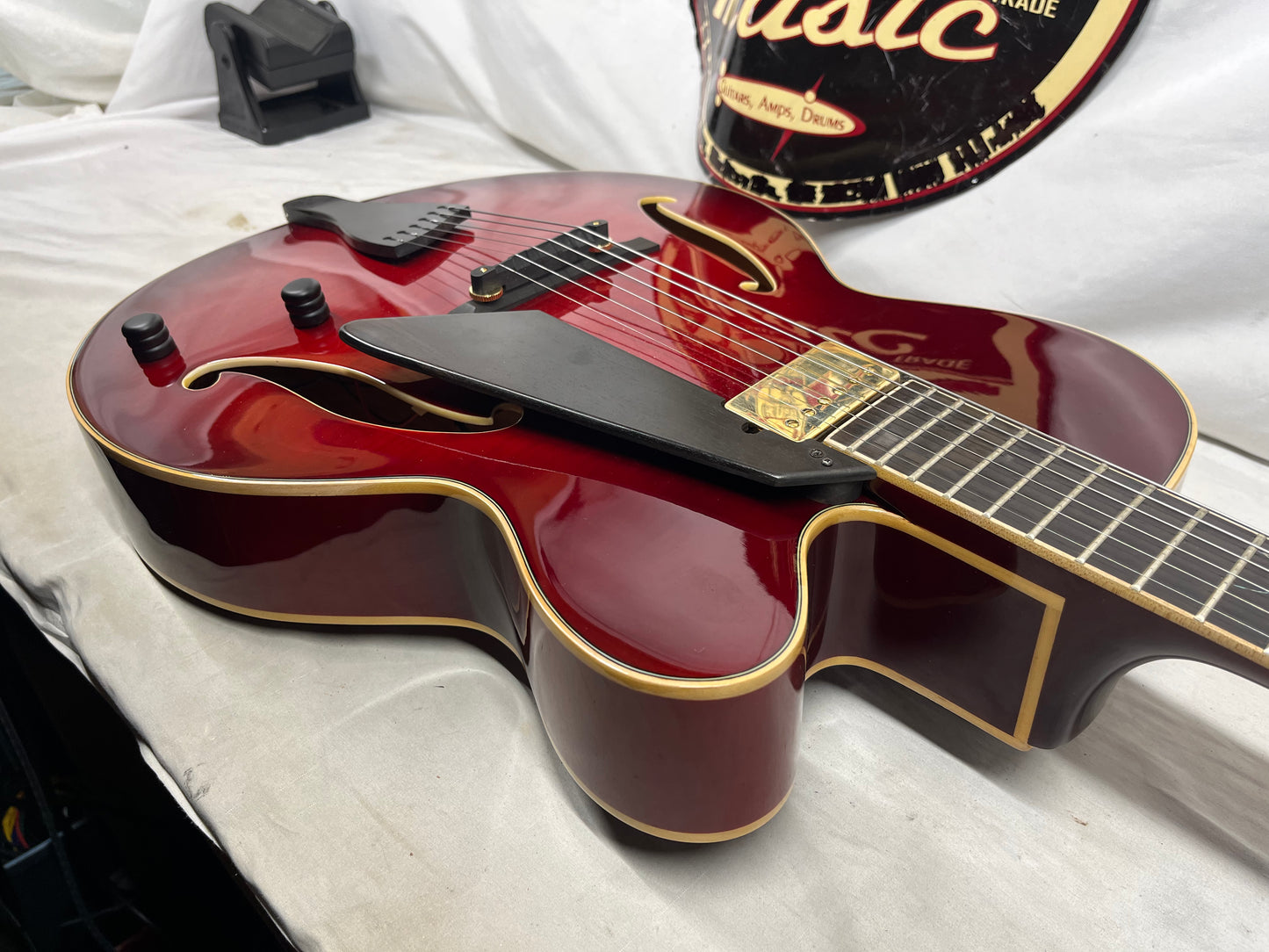 Peerless Leela Arctop Hollow Body Electric Guitar with Hard Case