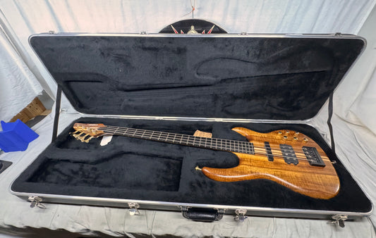 Carvin USA LB-70P lb 70 p lb70p 4-string Bass with Case