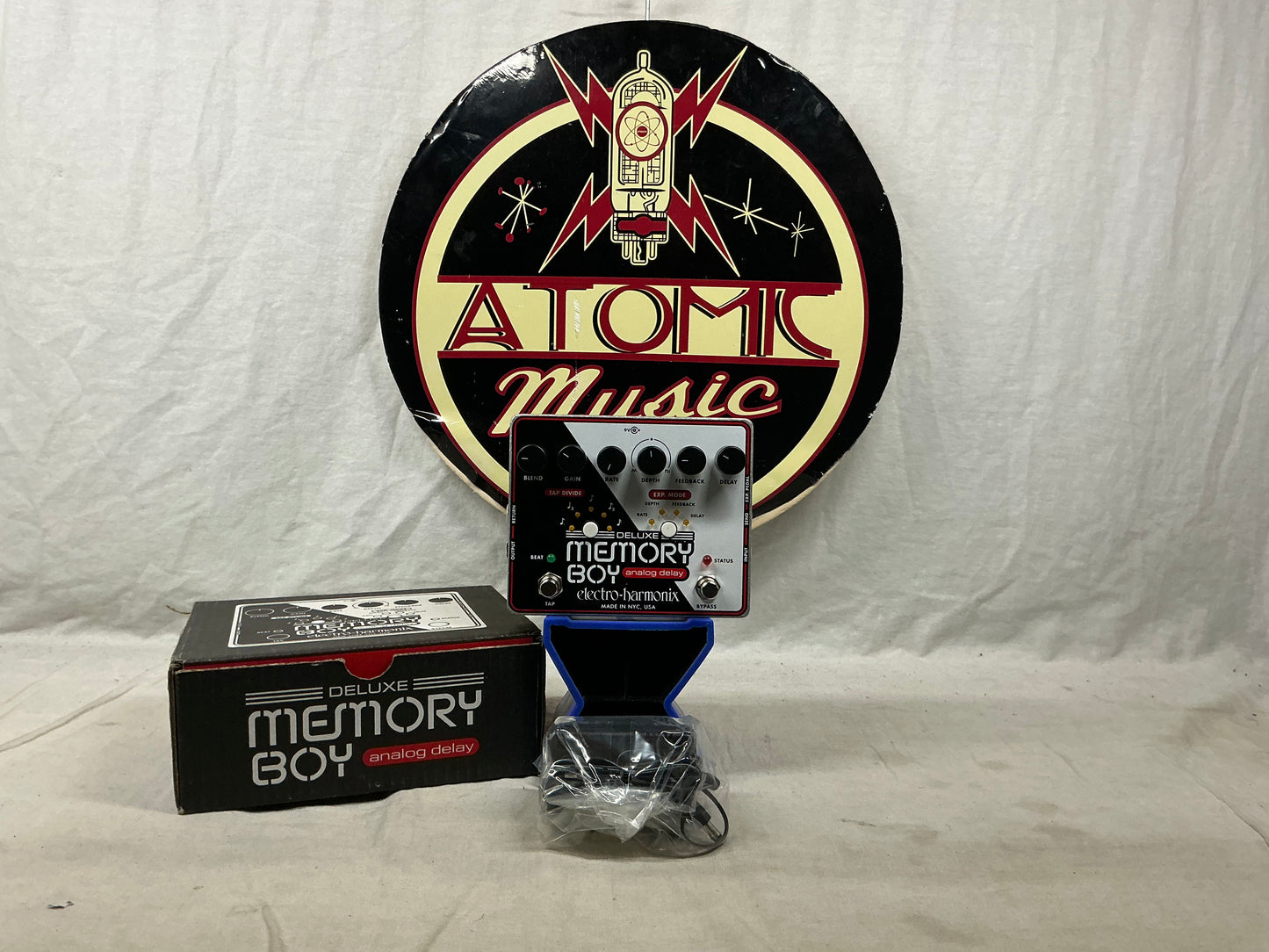 Electro-Harmonix Deluxe Memory Boy Analog Delay Pedal with Box