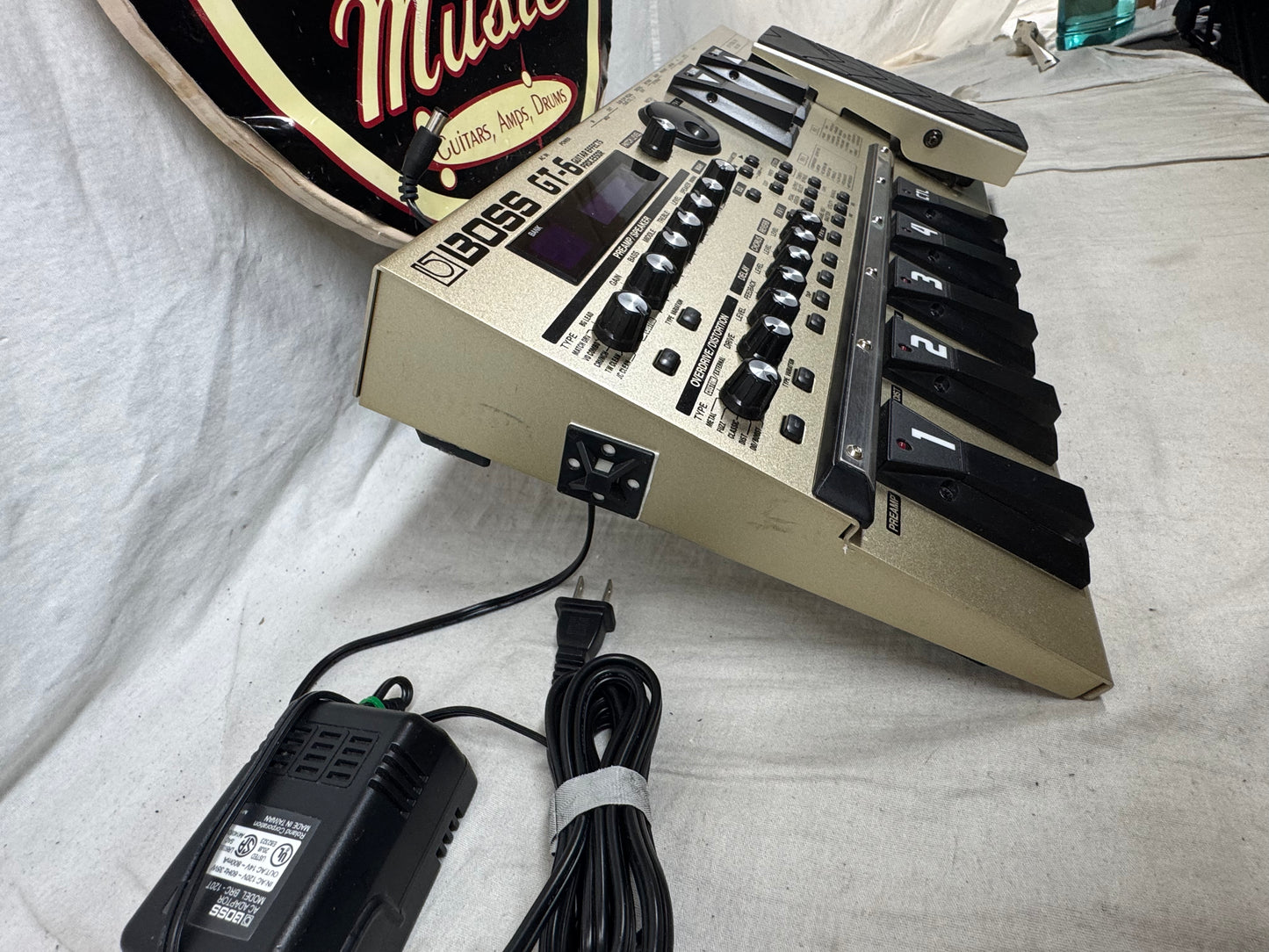 Boss GT-6 gt6 Guitar Multi-Effects Processor Preamp Pedal with Power Supply