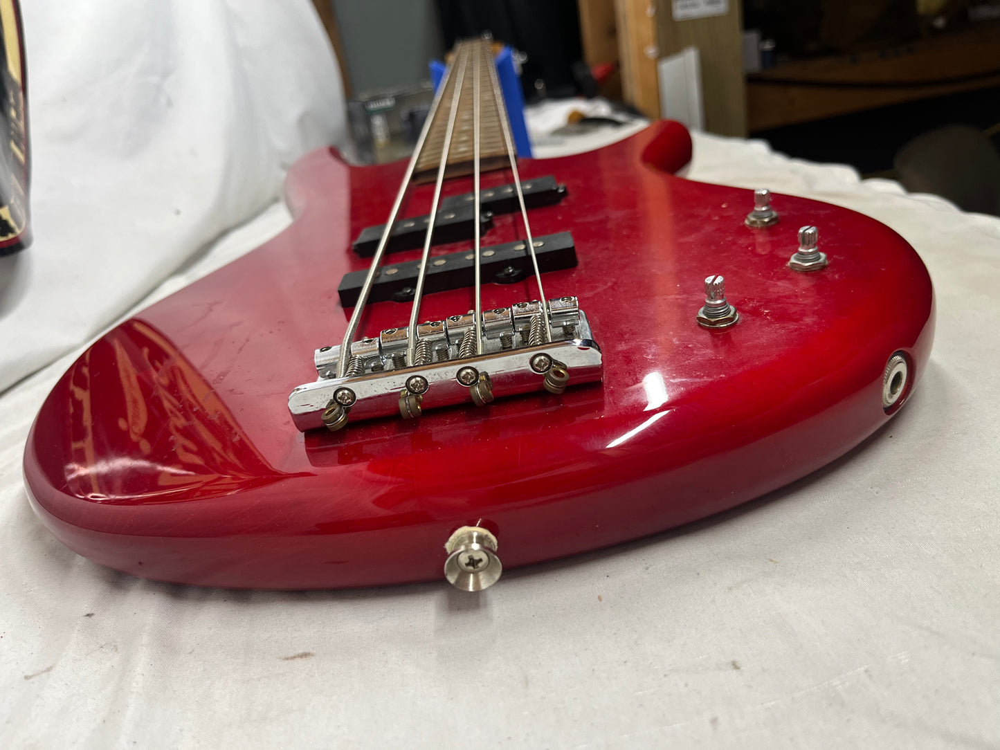 Ibanez Soundgear Gio GSR200 4-String Doublecut Electric Bass