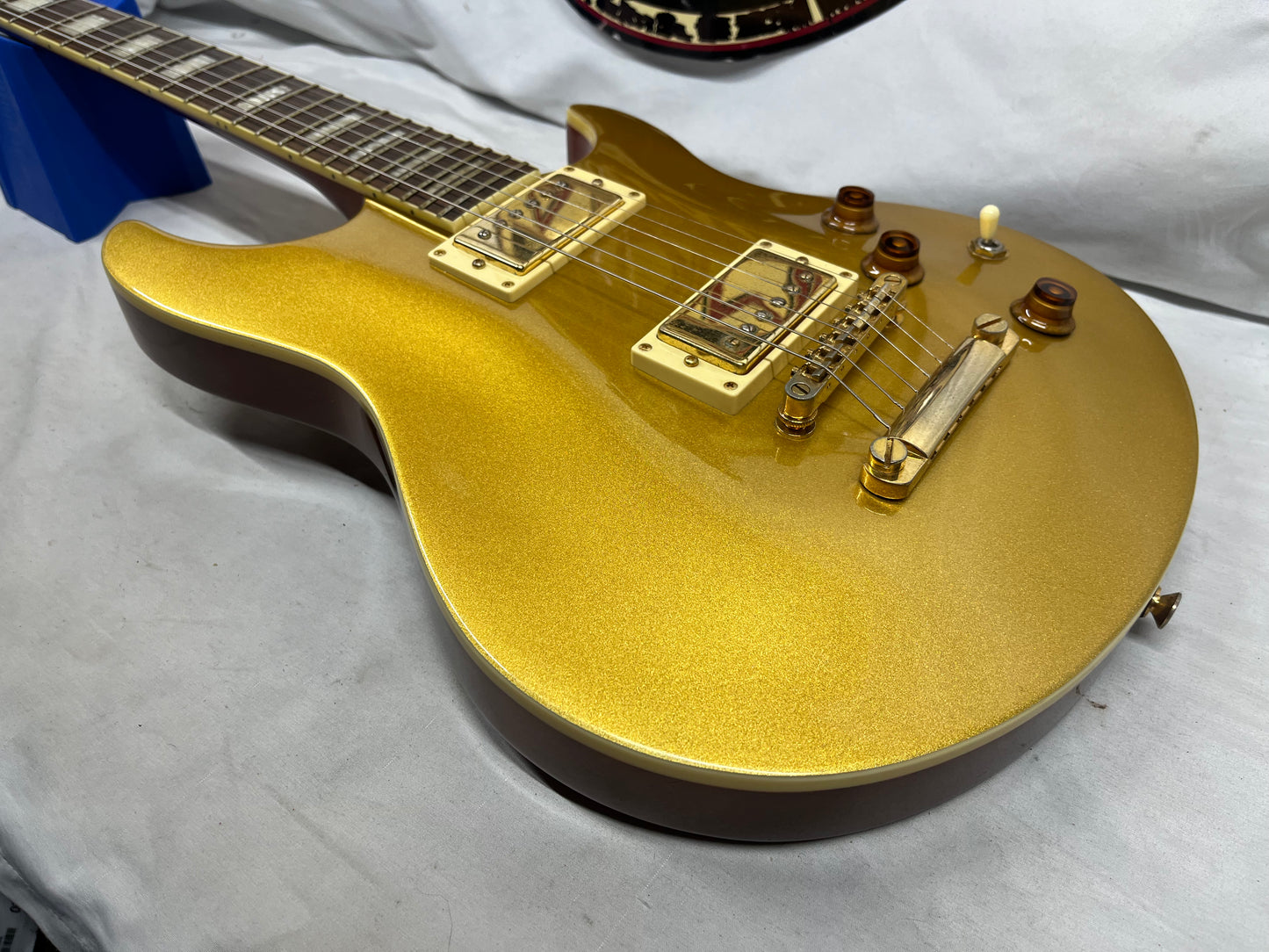Peavey HP Signature Series Goldtop Electric Guitar