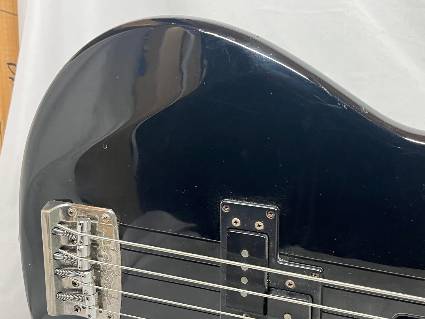 Yamaha Broad Bass VI 4-String Doublecut Electric Bass