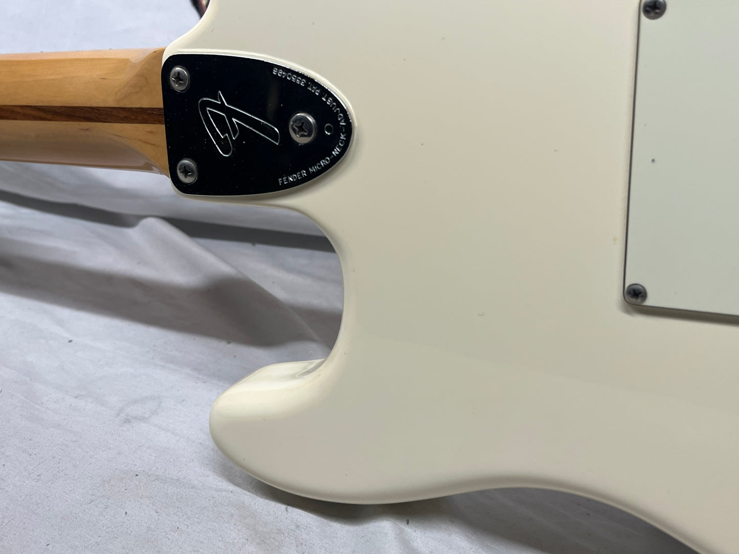 Fender Classic Series '70s Stratocaster strat Electric Guitar MIM - Made in Mexico - Olympic White
