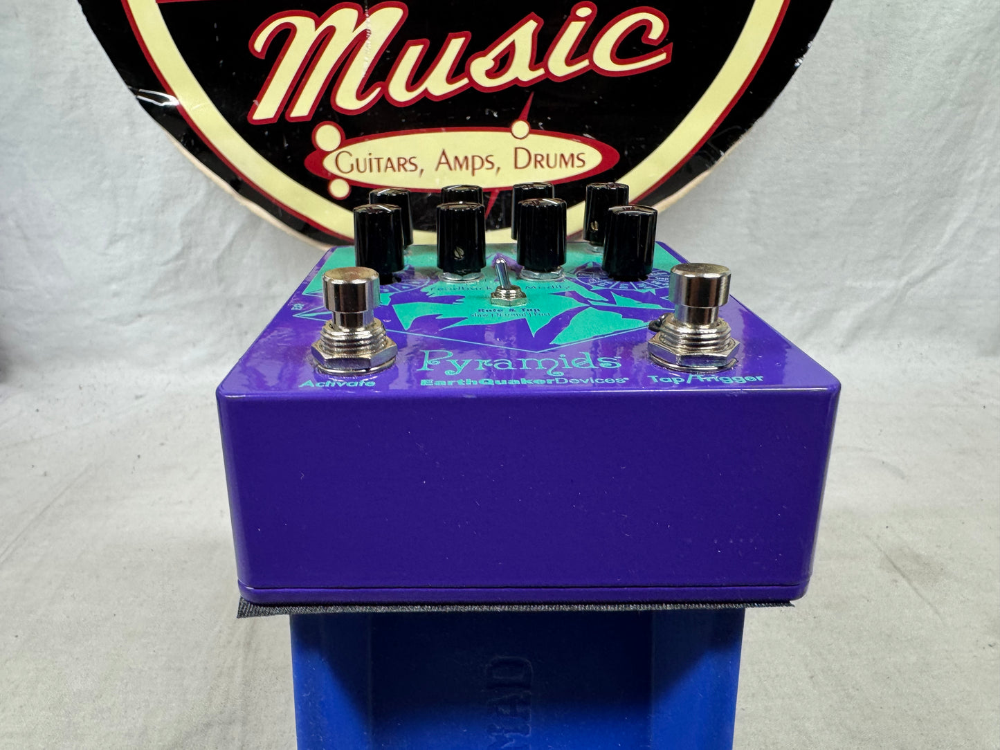 EarthQuaker Devices Pyramids Flanger Pedal
