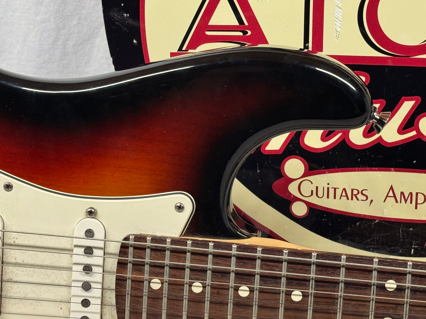 Fender American Standard Stratocaster Guitar 2008 - 3-Color Sunburst / Rosewood fingerboard