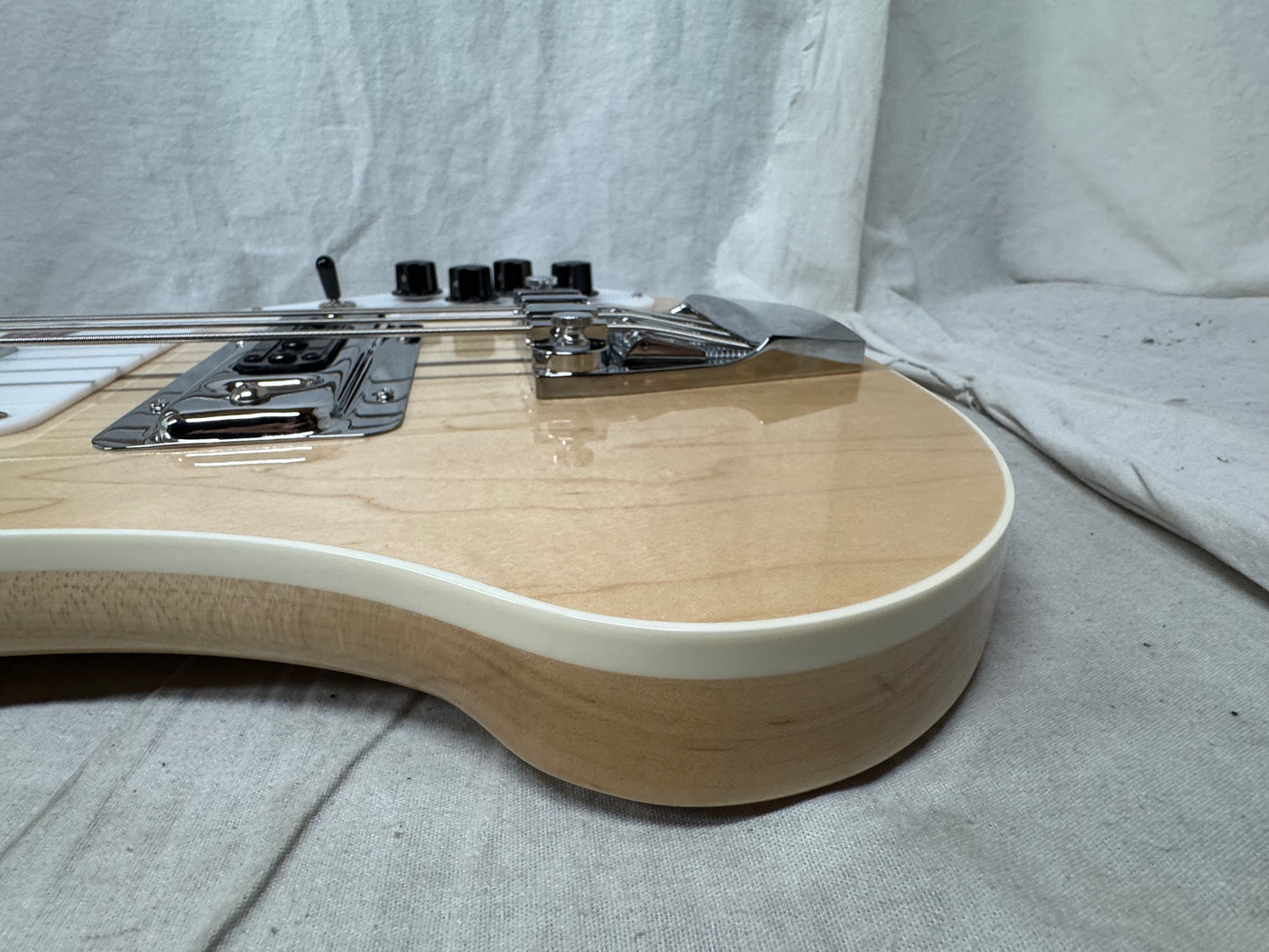 Rickenbacker 4003 4-string Bass with Case 2025 - Mapleglo / Natural