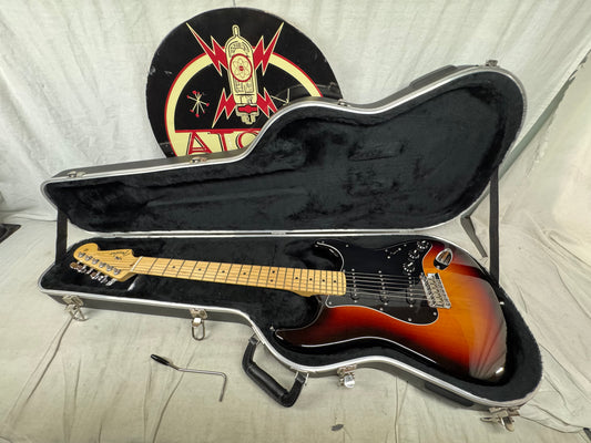 Fender American Standard Stratocaster Guitar with Case 2013 - 3-Color Sunburst / Maple neck