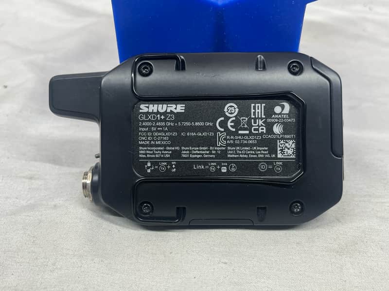 Shure GLXD16+ Z3 Frequency Band Digital Wireless Guitar Pedal System - Image 7