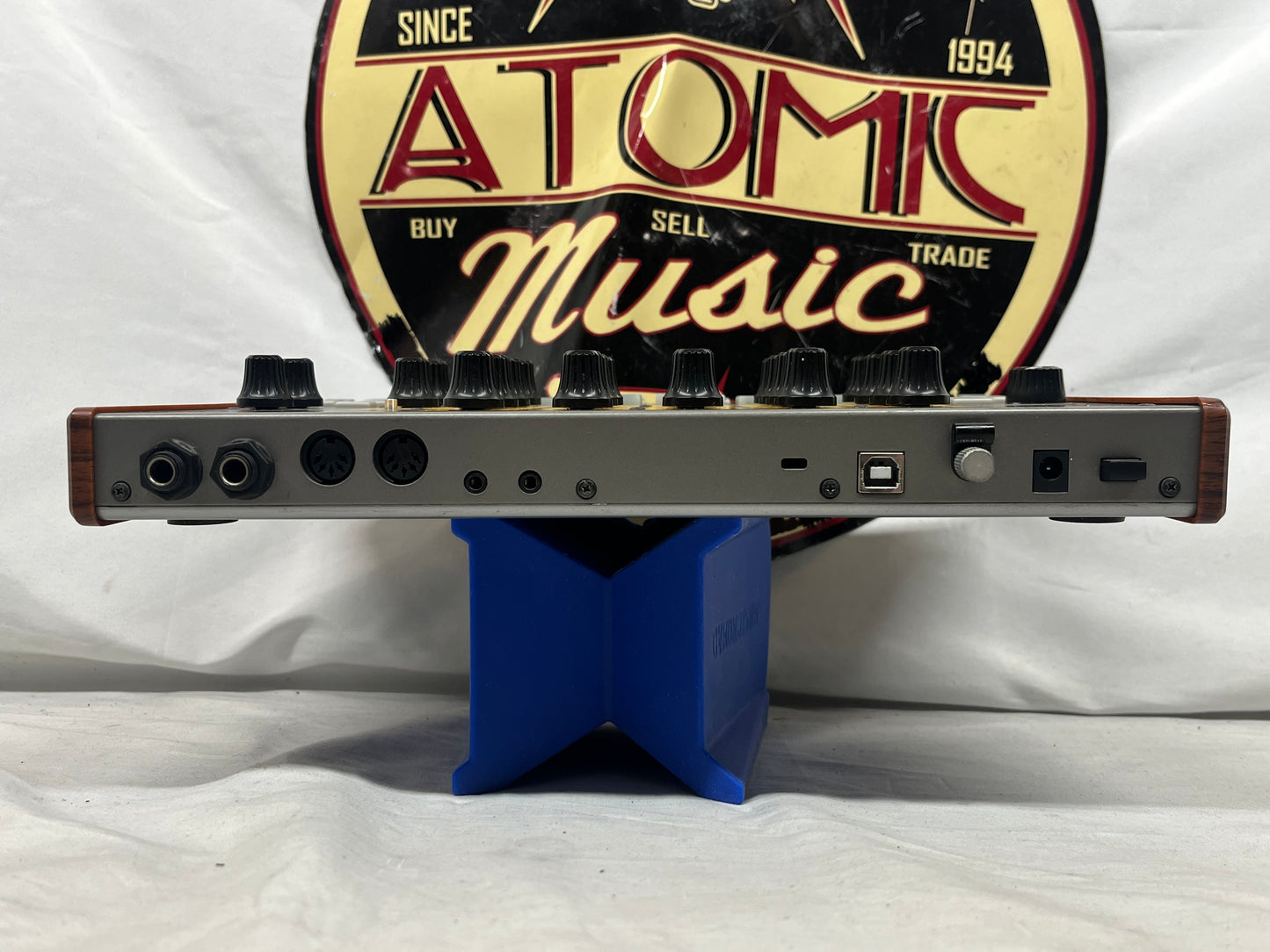 Akai Professional Tom Cat Analog Drum Machine with Power Supply