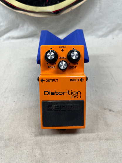 Boss DS-1 ds1 Distortion Pedal with Box