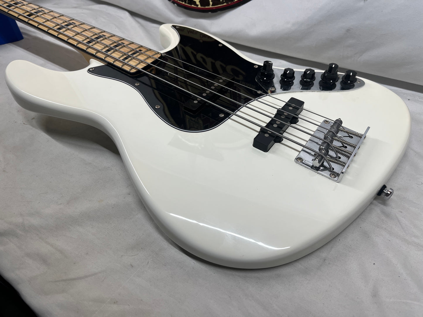 Sire Marcus Miller V7 4- String J-Style Electric Bass