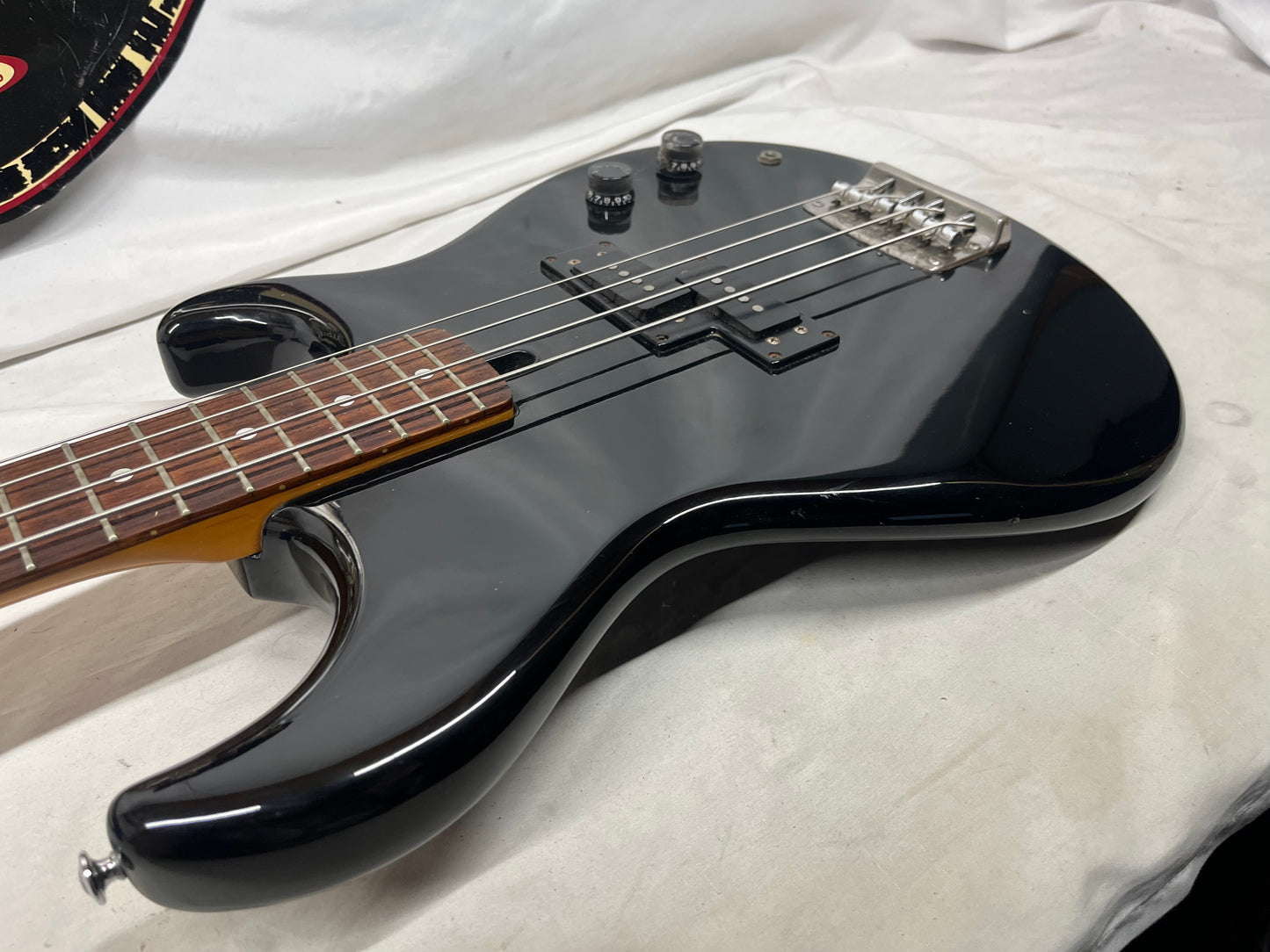 Yamaha Broad Bass VI 4-String Doublecut Electric Bass