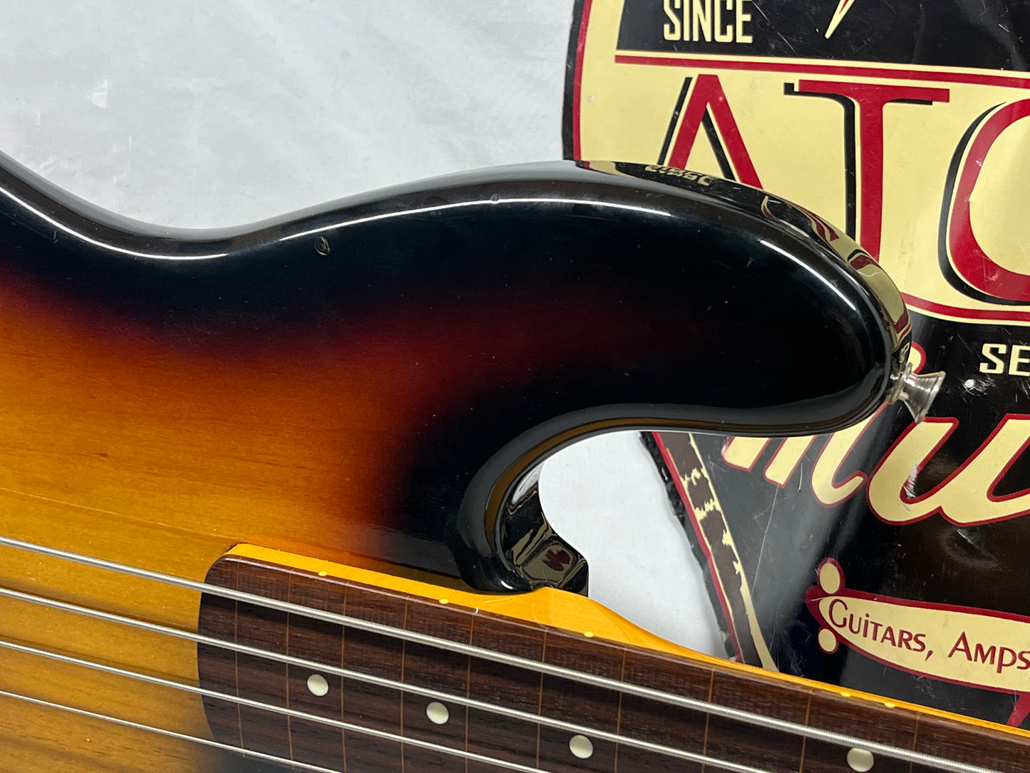 Fender Jaco Pastorius Signature Fretless 4-String Electric Jazz Bass - 3-Color Sunburst