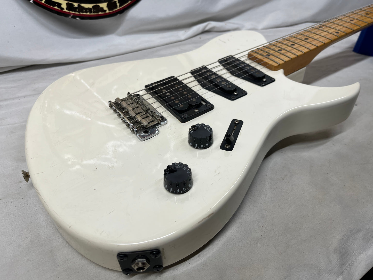 Squier Bullet HSS Singlecut Electric Guitar