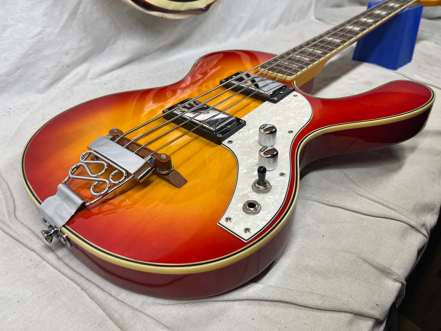 Musicvox Spaceranger Electric 4-String Bass - Sunburst