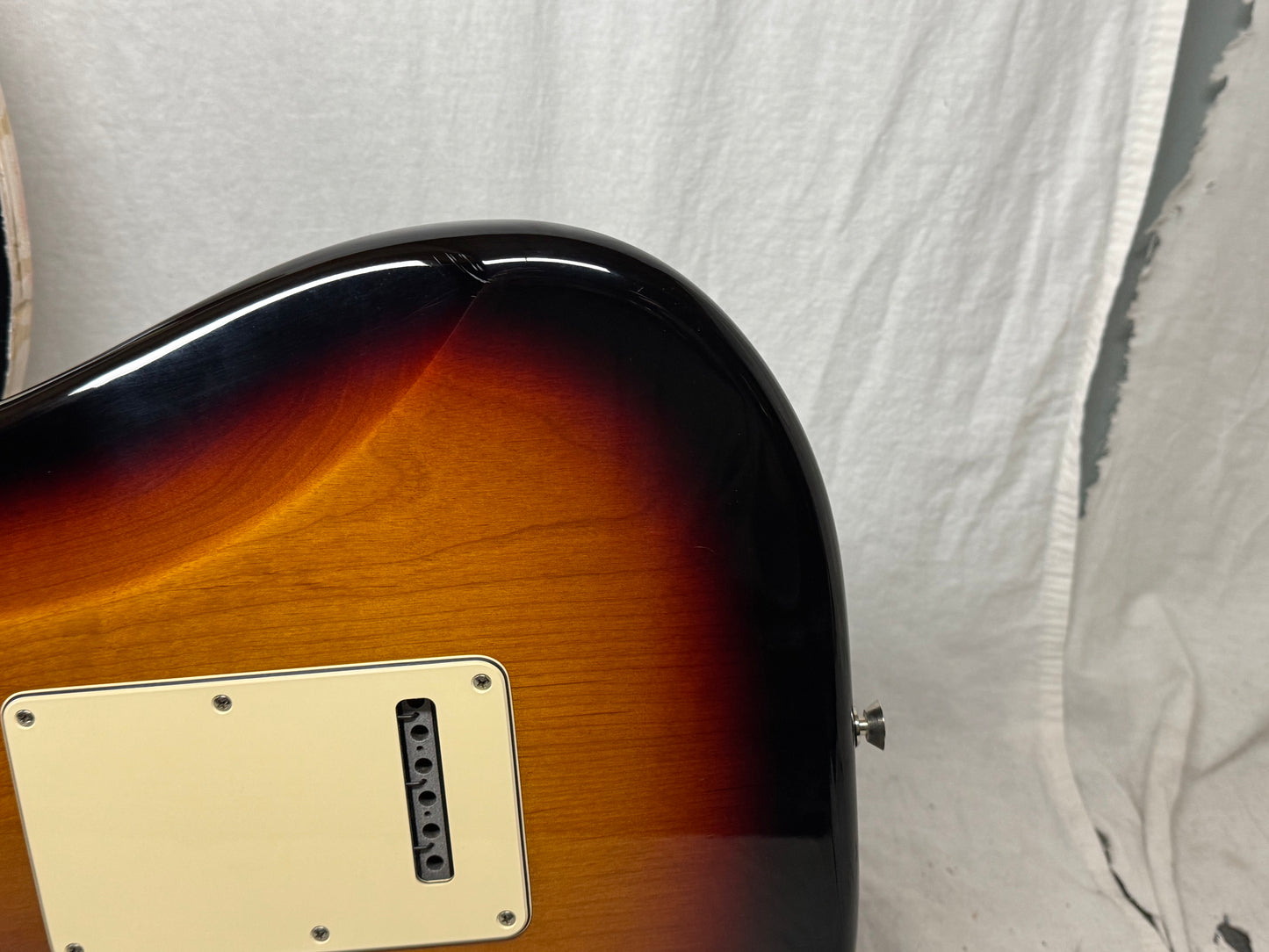 Fender Limited Edition American Standard Stratocaster Guitar with Rosewood Neck + Case 2016 - 3-Color Sunburst / Rosewood fingerboard