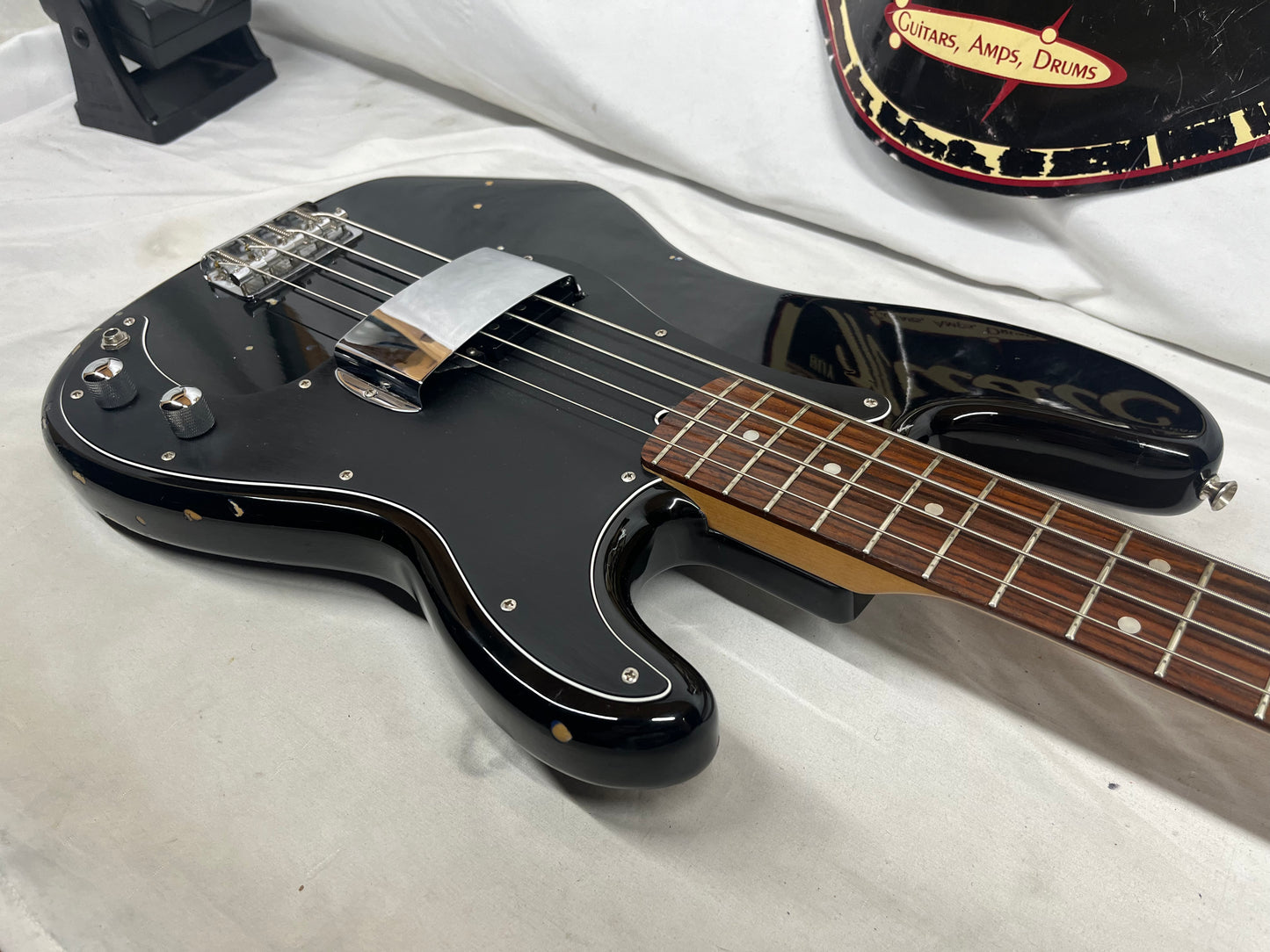 Squier Affinity Series 4-String Electric Precision Bass - Black