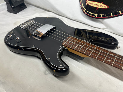 Squier Affinity Series 4-String Electric Precision Bass - Black